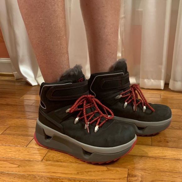 UGG Utility Waterproof Boots / Sneakers. Unisex - Picture 4 of 15